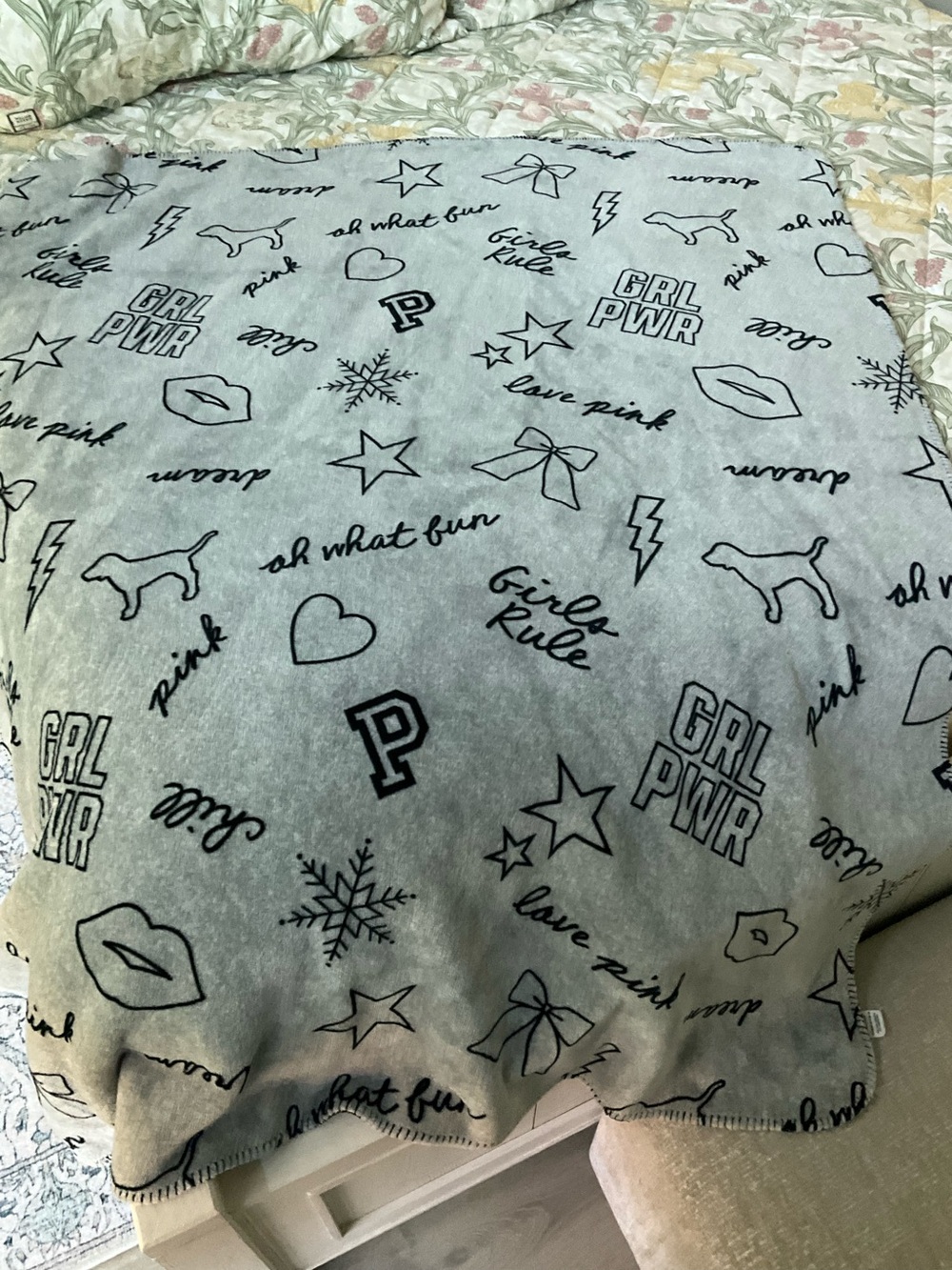 PINK Victoria's Secret Gray Girl Power Doodle Plush Sherpa Blanket 50x60 inches